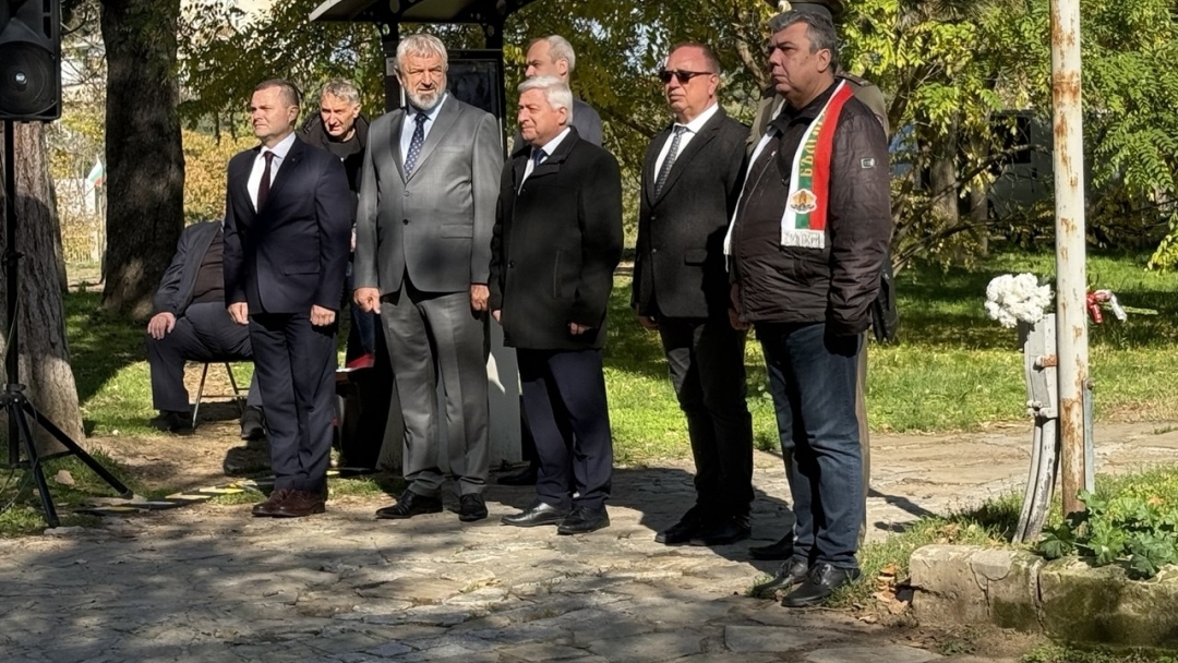 Русе почете паметта на героите с военен ритуал и панихида за Архангелова задушница