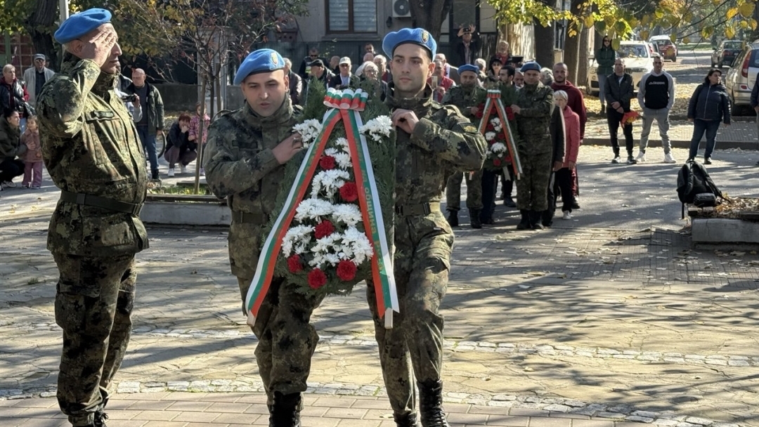 Русе почете паметта на героите с военен ритуал и панихида за Архангелова задушница