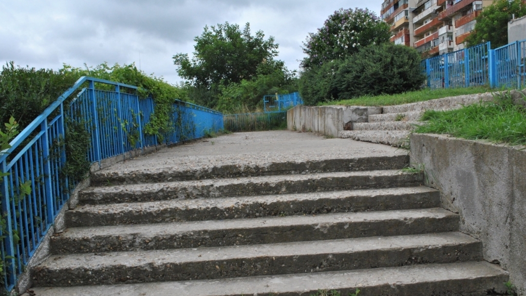 Община Русе започва ремонт на подпорната стена на ОУ 