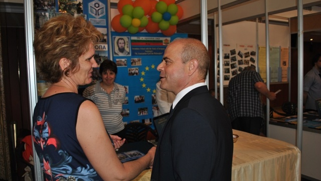 Кметът Пламен Стоилов пожела на учениците да намерят своето училище на изложението на средното образование в Русе