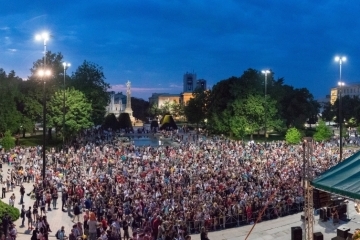 Хиляди русенци празнуваха с Васил Найденов на площада