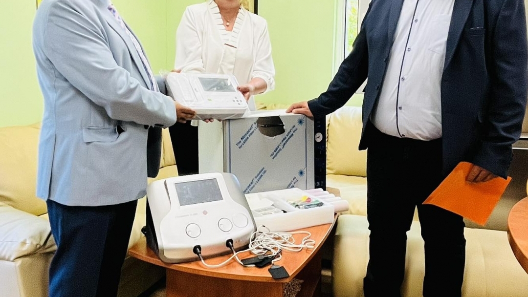 Ротари клуб Русе дари медицинска апаратура на Дом "Приста" 