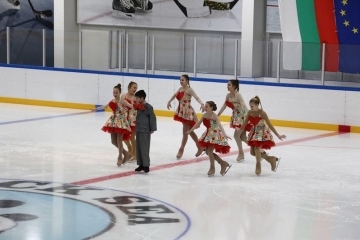 Спортисти по фигурно пързаляне от Варна с вълнуващо шоу в Русе