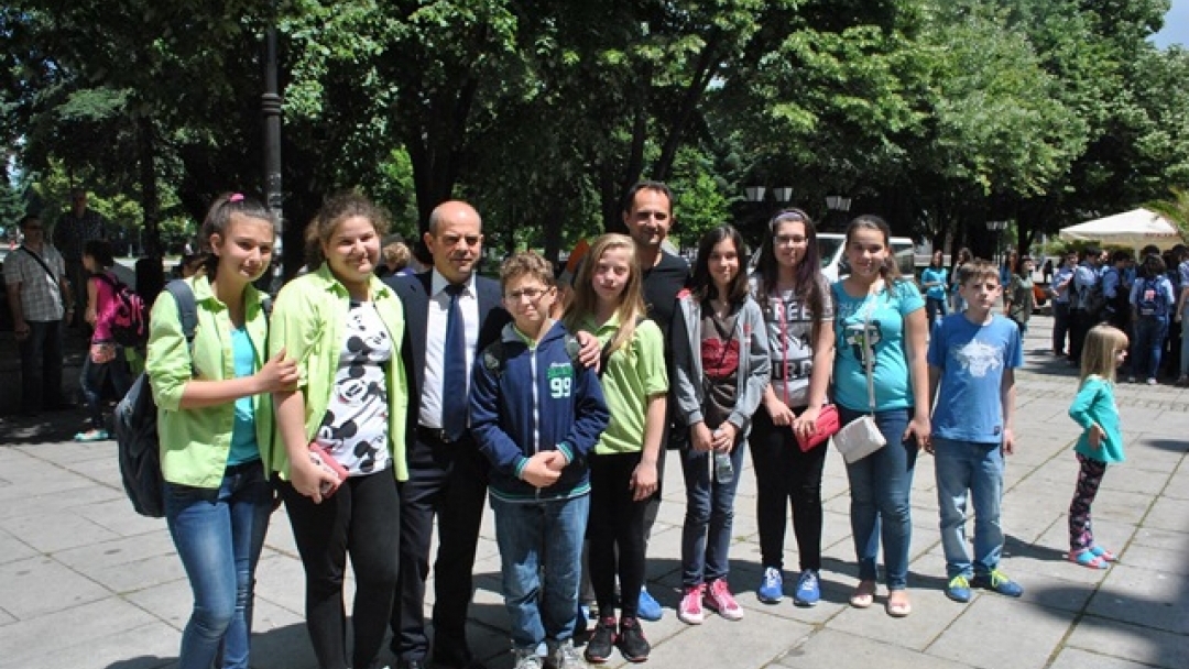 Кметът Пламен Стоилов пожела на учениците да намерят своето училище на изложението на средното образование в Русе