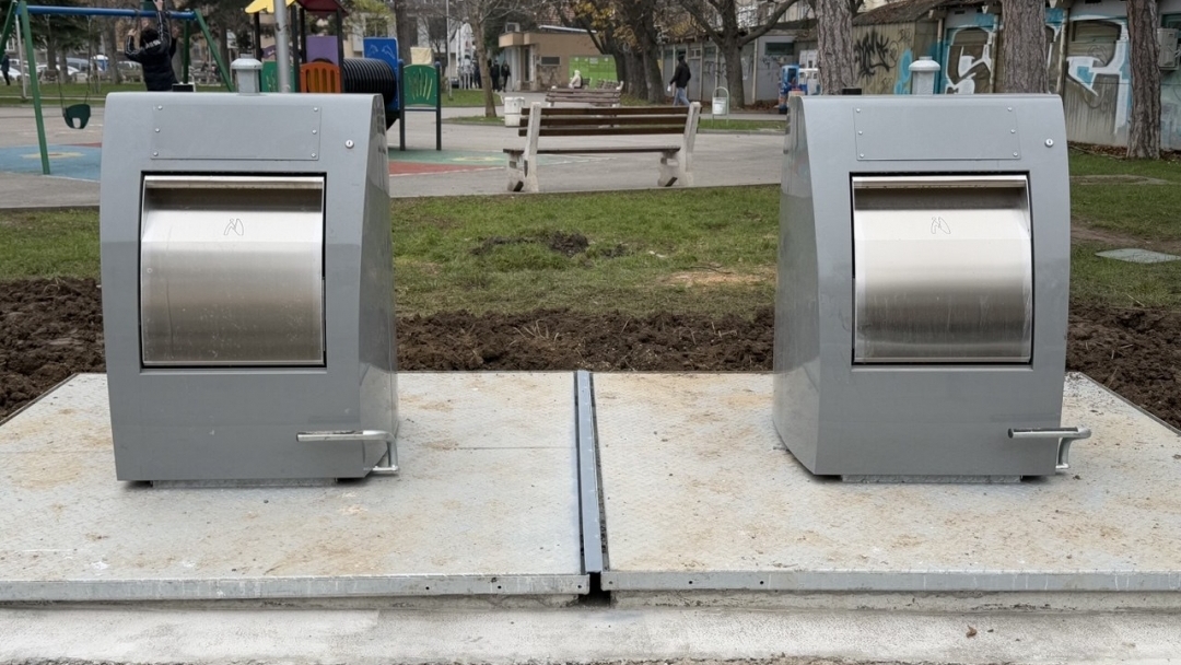 Два нови подземни контейнера вече обслужват русенци на Американското пазарче