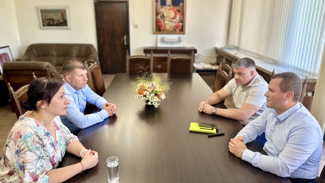 Кметът Пенчо Милков и депутатът Атидже Вели обсъдиха възможности за устойчивото развитие на Северния регион