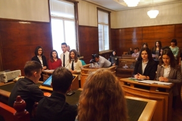 Младежи разиграха наказателен симулативен процес в Русенски окръжен съд