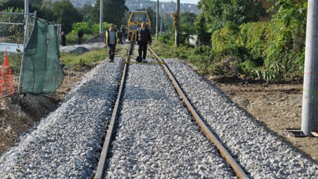 Възстановиха жп трасето по новоизградените мостове на пробива, свързващ 'Родина' с центъра 