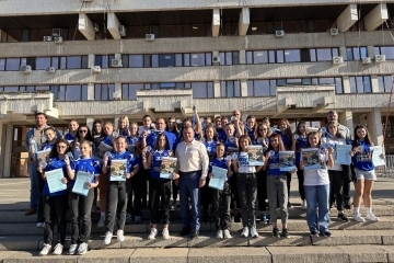 Mayor Pencho Milkov awarded the basketball players of "Dunav Ruse 2016" for their success at the State Championship for girls