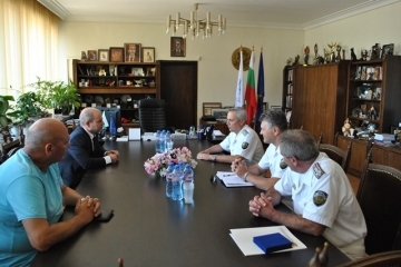 Кметът Пламен Стоилов награди военнослужещи във връзка със 136-годишнината на ВМС