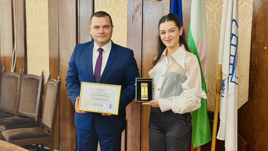 Two pupils and one university student were awarded the "Ruse - 21st Century" Award