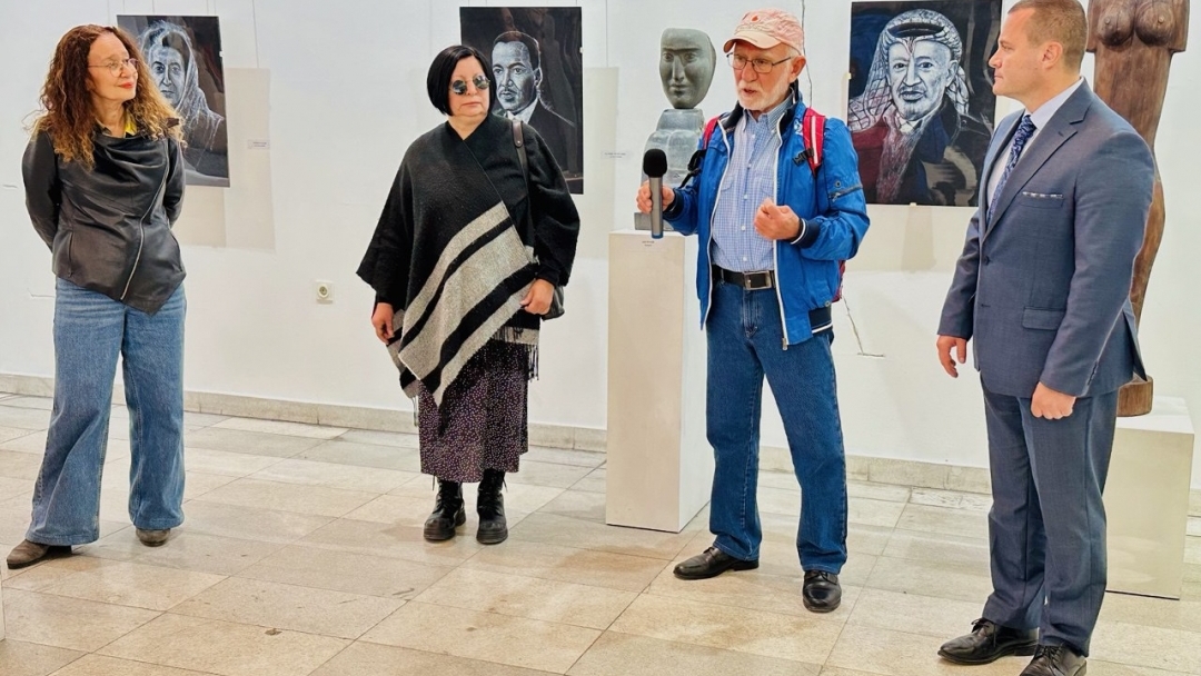 Пенчо Милков: Творбите на Зюхтю Калит са мост между болката и надеждата