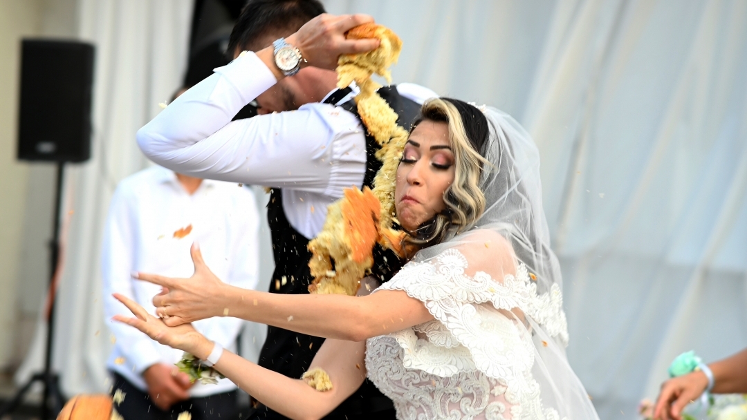 Наградиха победителите в конкурса на Община Русе за най-забавна сватбена снимка
