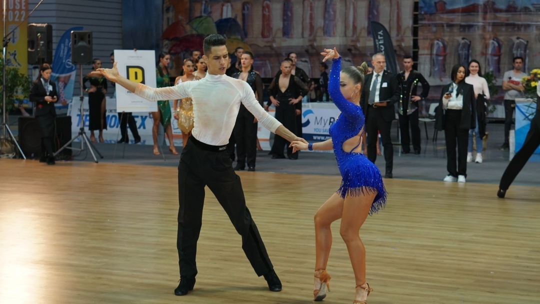 Над 450 двойки от цял свят показаха майсторство в спортните танци в Русе        