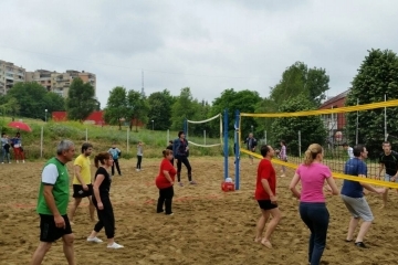Учители в надпревара по Плажен волейбол