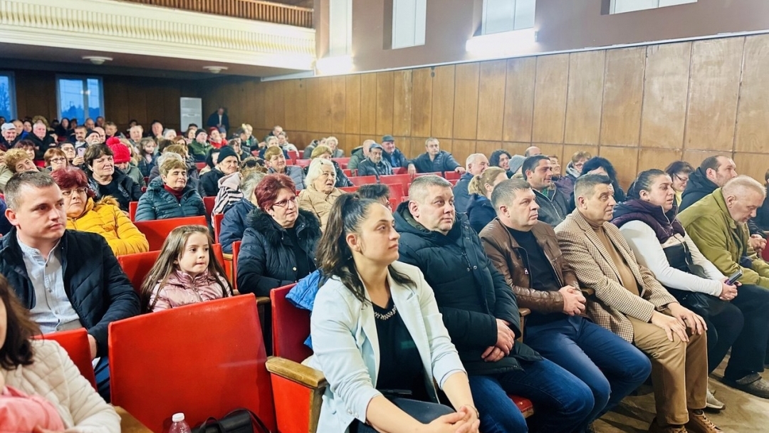 Бъзън отбеляза началото на пролетта с празничен концерт на самодейни състави към НЧ „Светлина – 1927“