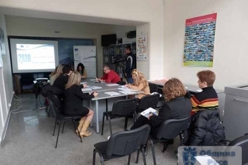 ОИЦ-РУСЕ „ОБЛИЧА“ ВАЗАТА В ПАРКА НА МЛАДЕЖТА ПО СЛУЧАЙ 1 МАРТ