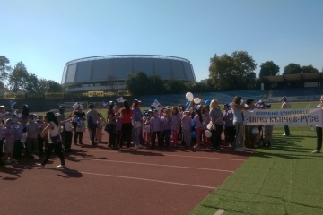 Деца, учители и родители спортуваха и се забавляваха на Градския стадион  