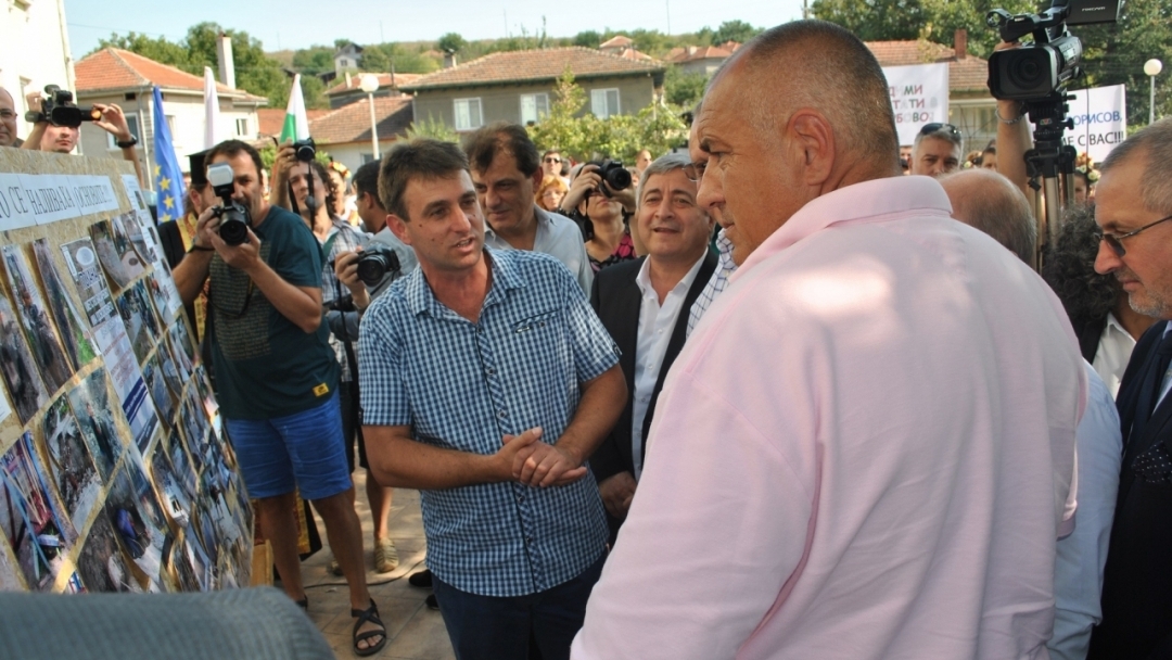 Министър-председателят Бойко Борисов посети обновената църква в Басарбовския скален манастир