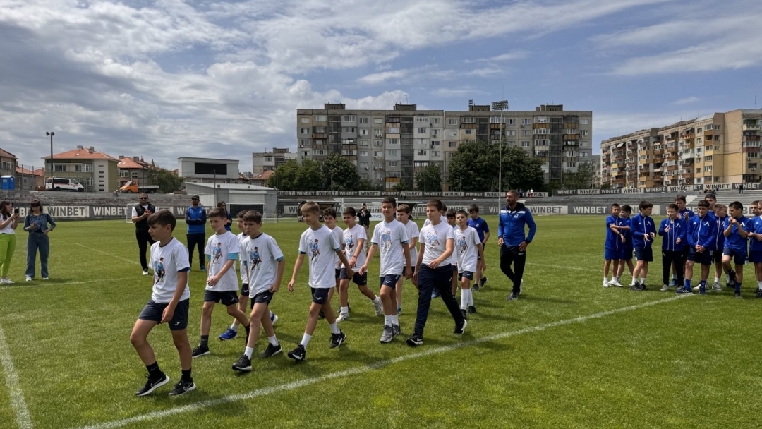 Млади футболни таланти от 3 държави се състезаваха във футболен турнир в памет на Венцеслав Георгиев