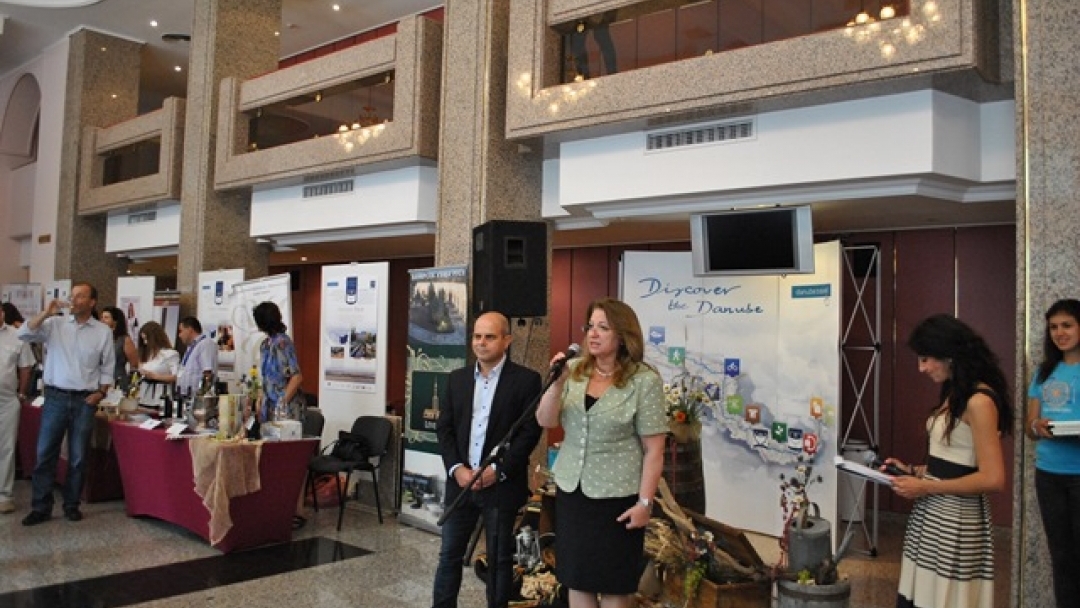 Кметът и зам.-министърът на туризма откриха винарско изложение в Русе