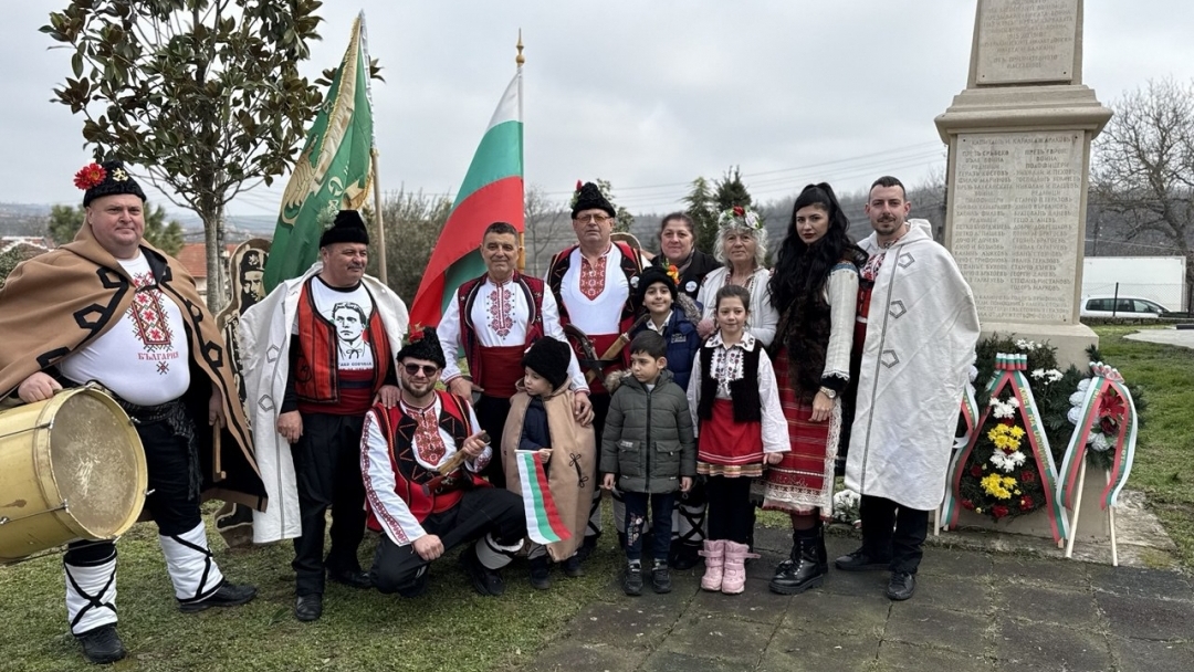 Със залпове на Черешовото топче в Долапите честваха Трети март