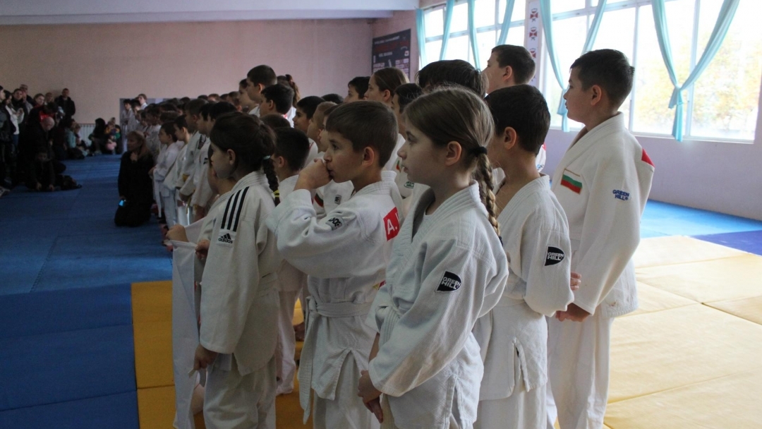 100 деца се състезаваха за „Купата на Община Русе“ по джудо