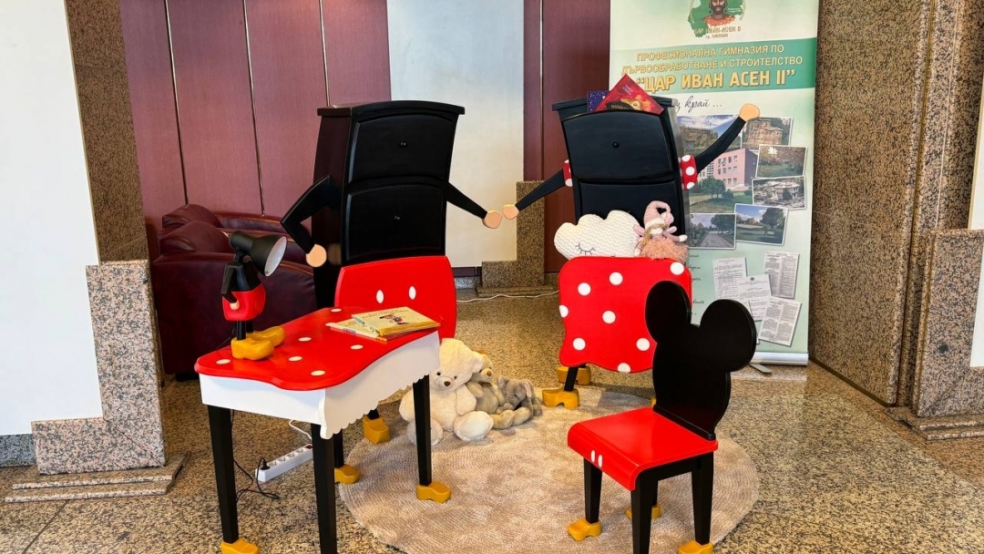 Ученици от девет града се състезават по мебелно производство и дърворезба в Русе