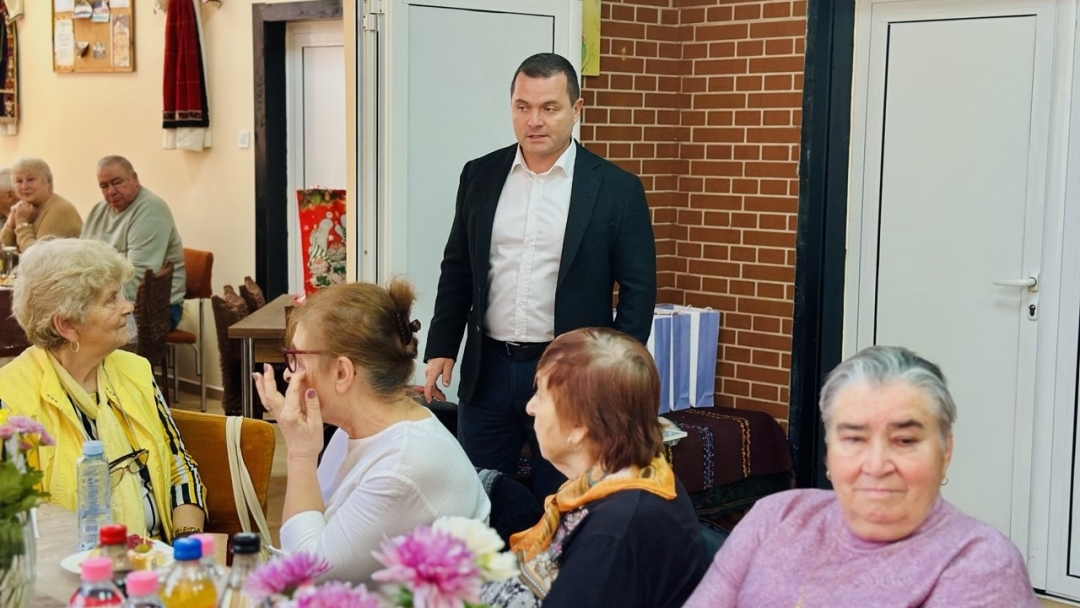 Пенсионерски клуб „Росна китка“ от Червена вода отбеляза 40 години от създаването си