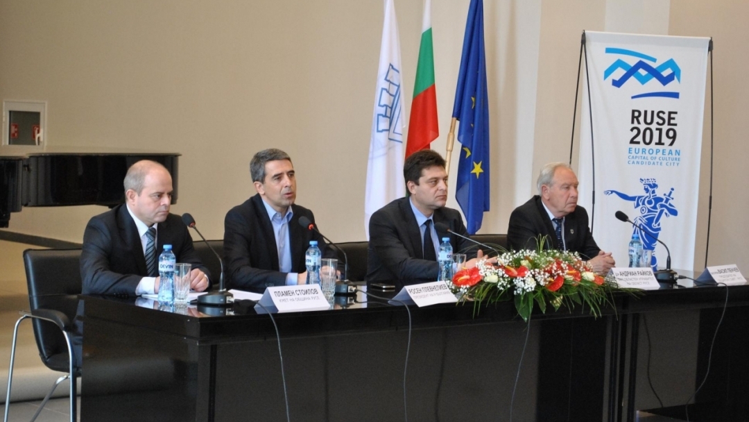 Президентът Росен Плевнелиев: „Ще подкрепя връщането на Летище Русе на Общината“