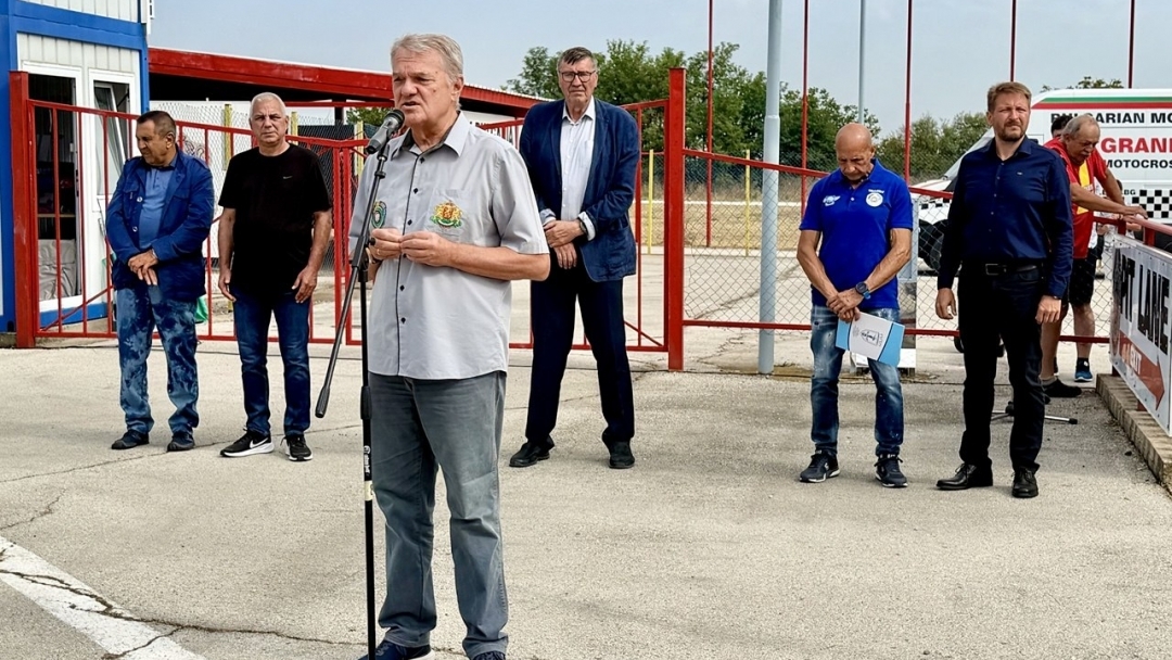 В памет на Димитър Калчев: „Grand Prix България 2026“ събра пилоти от България, Румъния и Гърция на писта „Долна Митрополия“