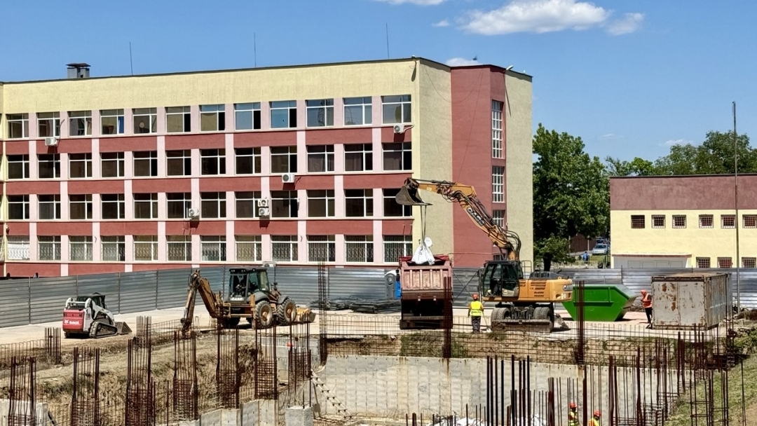 Two ministers launched the restored construction of the sports hall with a swimming pool at the "Vasil Levski" Secondary School