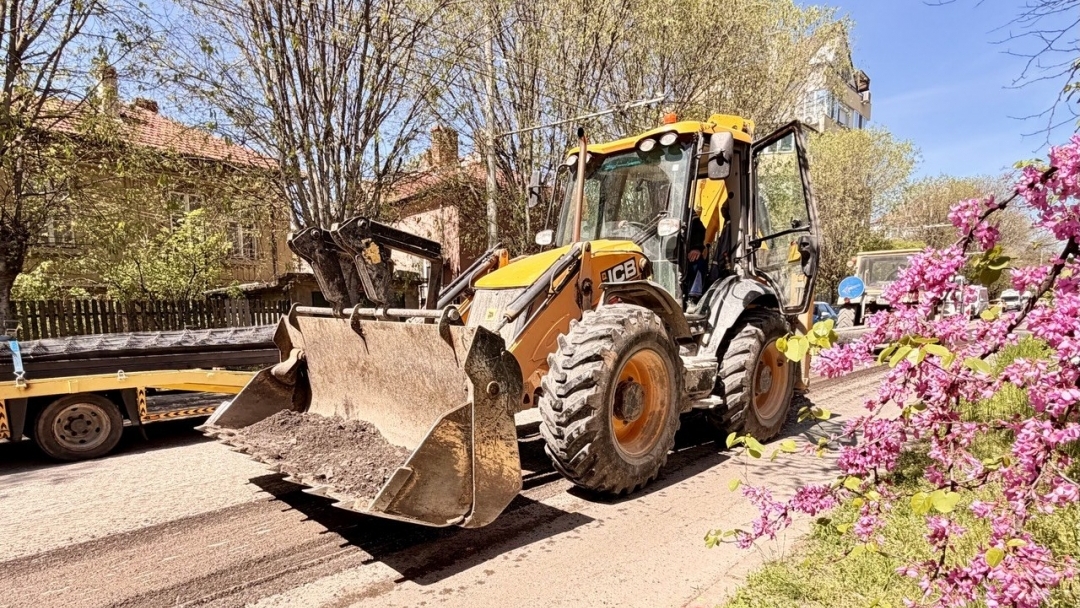 Кметът Пенчо Милков даде начало на строителните дейности по бул. „Съединение“ и ул. „Коледница“