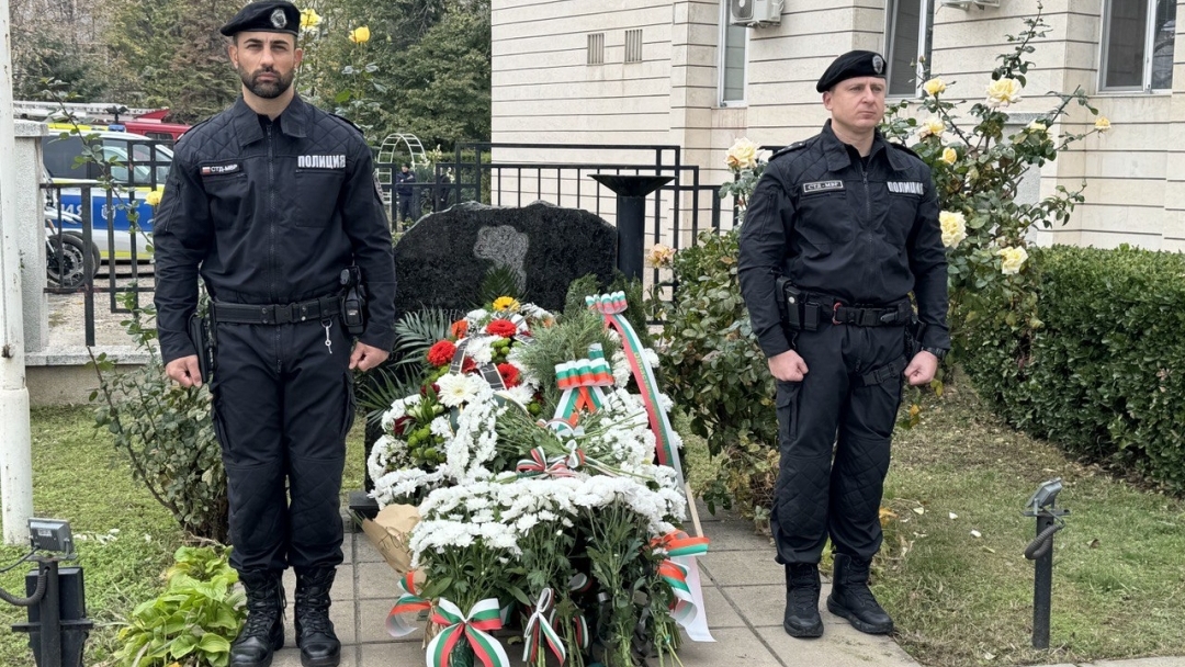 Русе почете професионалния празник на полицейските служители с тържествена церемония