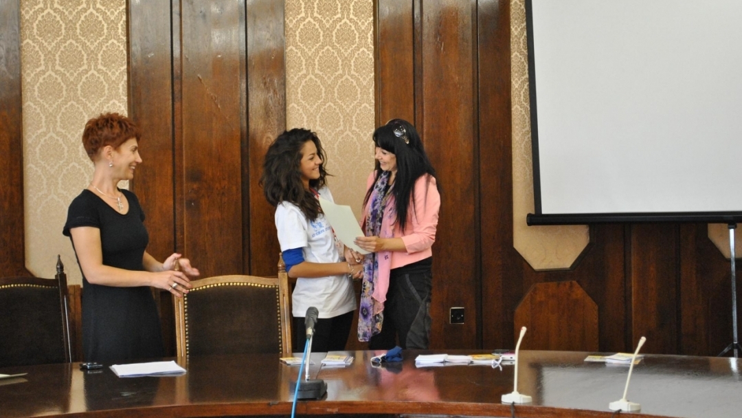 Наградиха млади доброволци