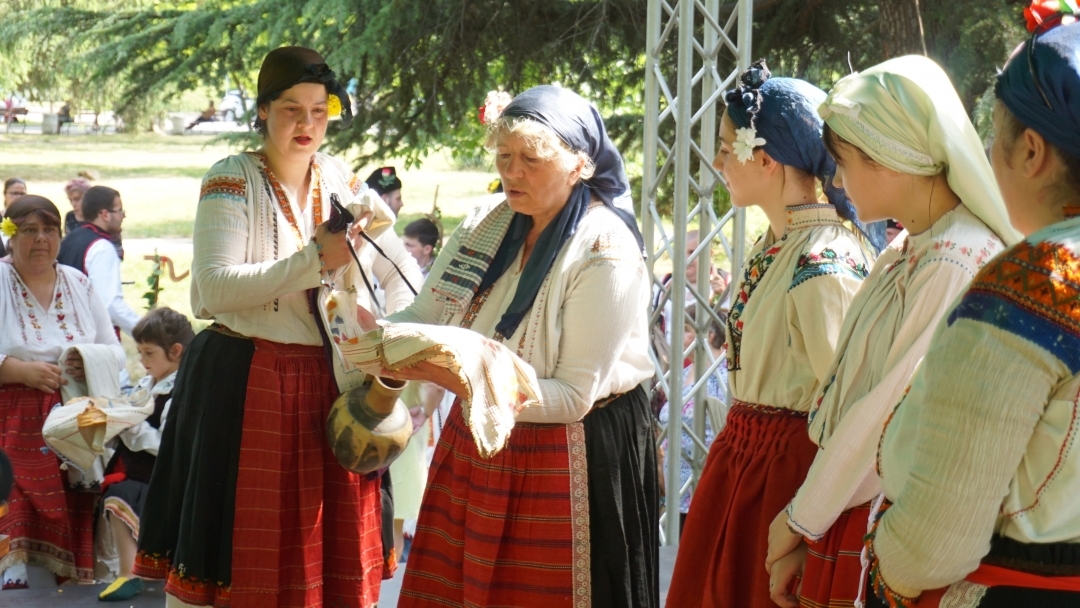 The folklore festival "Zlatnata Gadulka" will bring together performers from Bulgaria, Moldova and Romania
