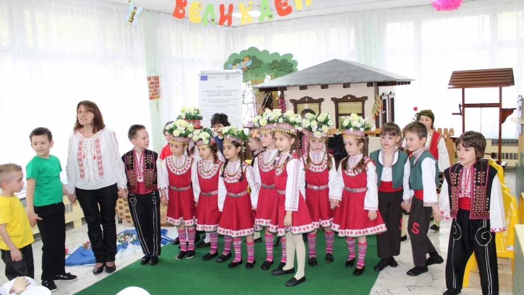 Пресъздаване на пролетни празници в ДГ "Чучулига" 