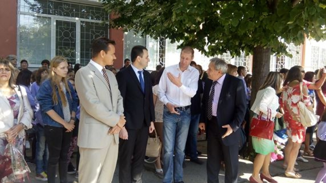 Пламен Стоилов присъства на откриването на учебната година в СОУ за европейски езици