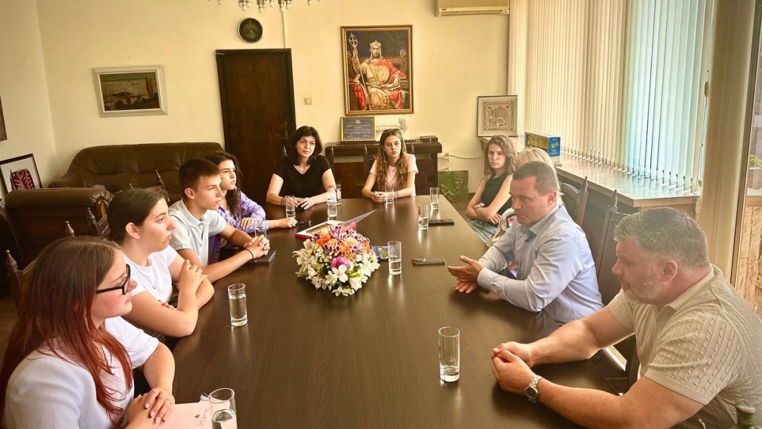Пенчо Милков пожела успех на новото ръководство на Младежкия парламент