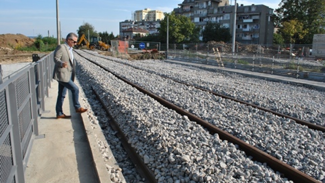 Възстановиха жп трасето по новоизградените мостове на пробива, свързващ 'Родина' с центъра 