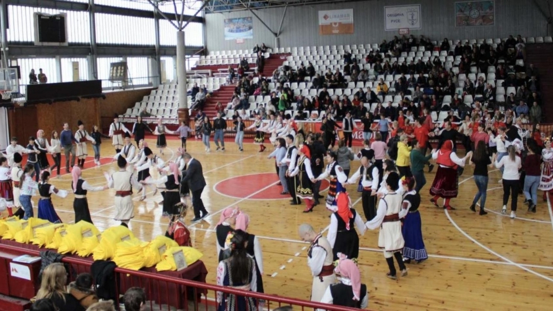 Танцьори от цяла България показаха майсторство в народните танци на „Русчуклийска среща“