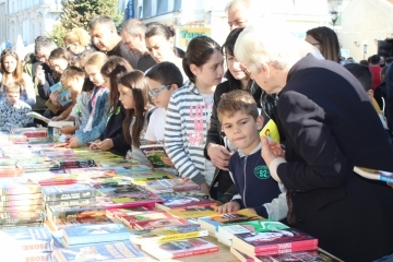 За пета поредна година в Русе се провежда  кампанията „Стара хартия за нова книга“