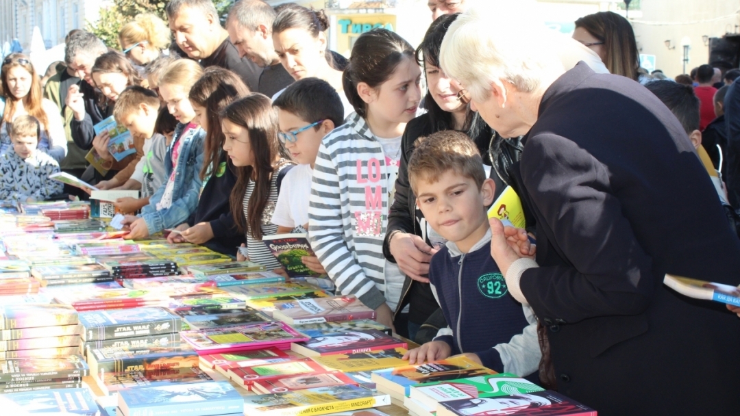 За пета поредна година в Русе се провежда  кампанията „Стара хартия за нова книга“