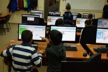 Деца, родители и учители се забавляваха и учиха по време на Ruse Code Week 2017 