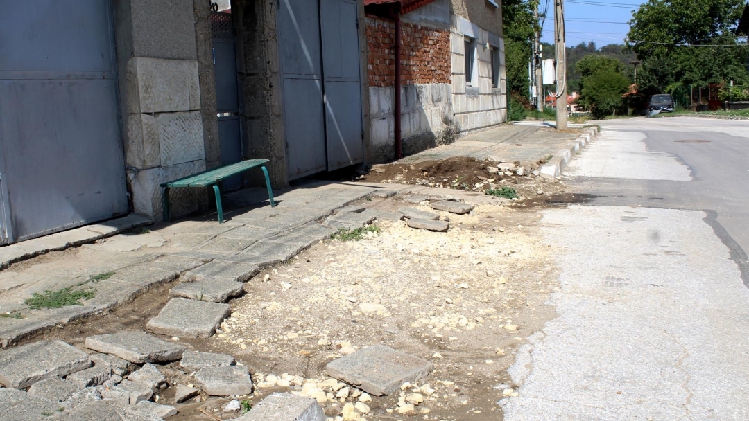 Община Русе с предписания към ВиК след инспекция на първите асфалтирани улици в Средна кула и Долапите