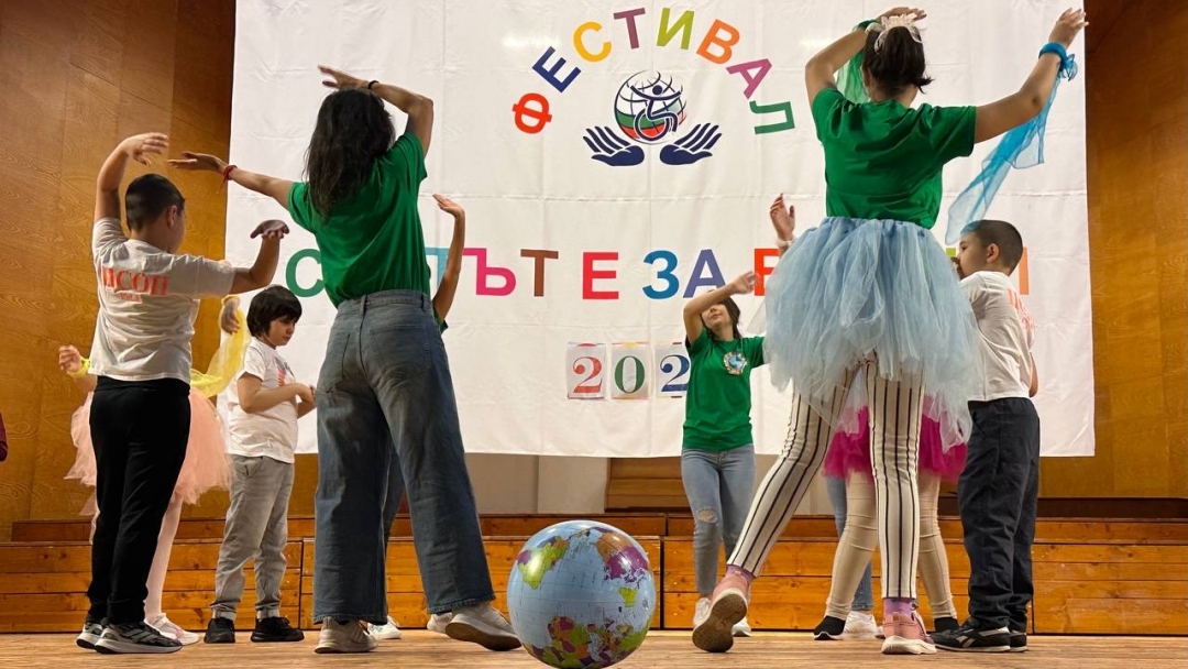 The 17th edition of the "The World is for Everyone" festival inspired with music, dance and shared dreams