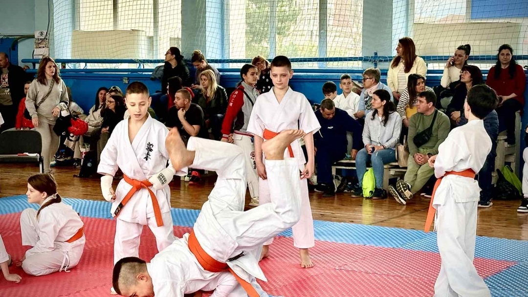 Над 100 деца се включиха в турнира по карате шинкиокушин за Купата на УСШ в Русе