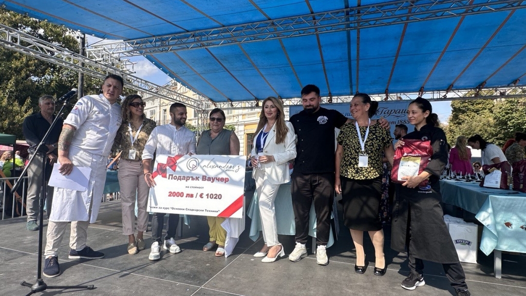 18-годишният Аслан Ахмедов е големият победител в конкурса за нетрадиционна торта „Гараш“ 