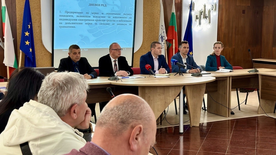 Кметът на Русе настоява за по-строги ограничения при движение с електрически тротинетки