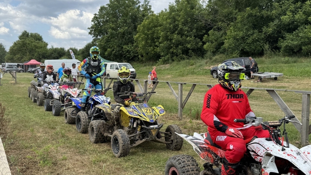 40-метрови скокове и скоростни битки завладяха  полигона  Godzilla MX Track в Сандрово